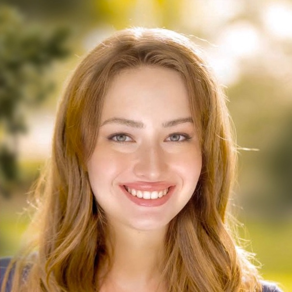 Meet your Posher, Alexia